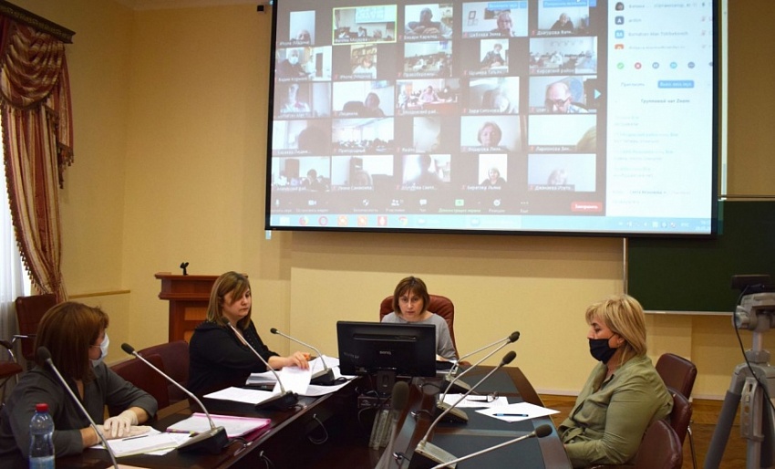 Министр образования и науки РСО - Алания Людмила Башарина провела совещание с директорами школ